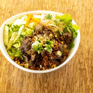 Ginger Beef Stir Fry Bowl (Bun Bo Xao Gung)